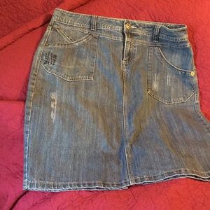 Size 12 denim skirt.